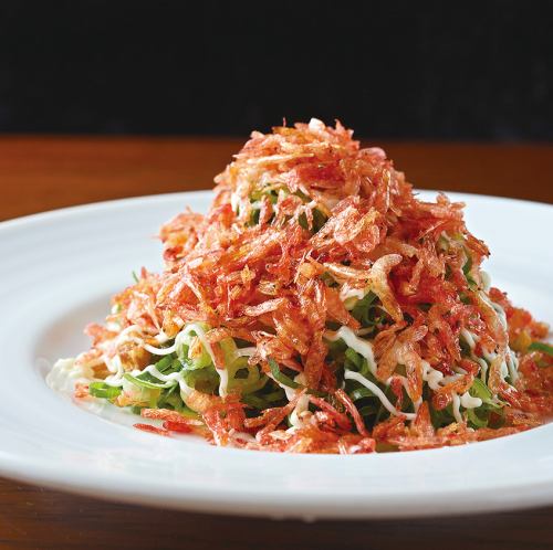 Crispy salad with Kujo green onions and sakura shrimp