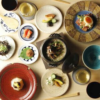 白コース　旬の食材を使用した季節のコース《5名様以上のご予約はお電話で》