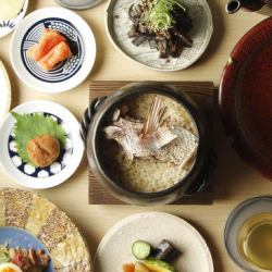 季節に合わせた旬の食材を取り揃えた本格和食