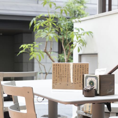 気持ちのいい季節はテラスで♪