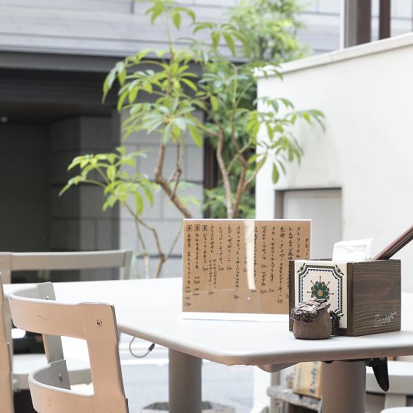 気持ちのいい季節はテラスがおすすめ◎テラス席では、ワンちゃんと一緒に過ごせるスペースをご用意しているので、ペット連れのお客様にも人気です！外の気持ちのいい季節はぜひテラスでワンちゃんと一緒にワイワイお食事をお楽しみください♪落ち着きと賑やかさが調和する雰囲気が魅力です◎