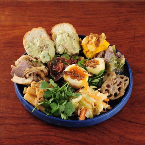 【まずはこちらをどうぞ！】いつ来ても楽しめる♪ボリューミーな彩り前菜盛り