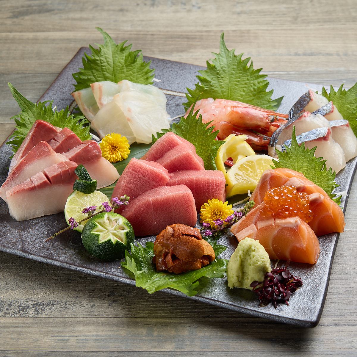 市場直送の鮮魚のみを使用した贅沢なお造り盛り合わせ◎