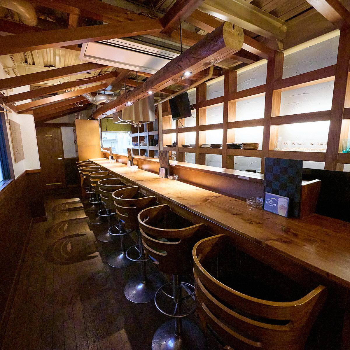 駅から徒歩1分の好立地。カウンター席もあり、お一人様大歓迎!