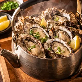 Oysters baked in a kettle, Western style ~Finished with a white wine and garlic aroma~