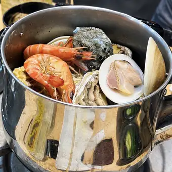 Mixed Kettle-Roasted Dish (Western Style) ~Finished with Garlic-Scented White Wine~