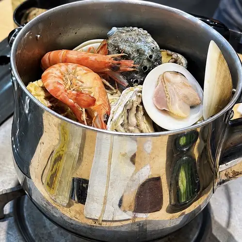 Specialty: Seafood kettle-grilled dish