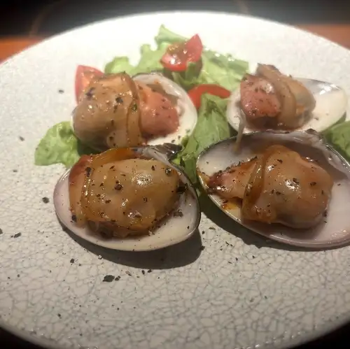 Clams grilled with butter and soy sauce