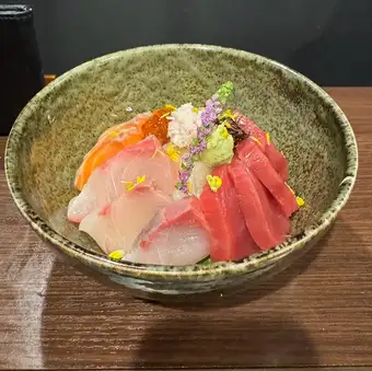 Bowl of rice topped with sashimi
