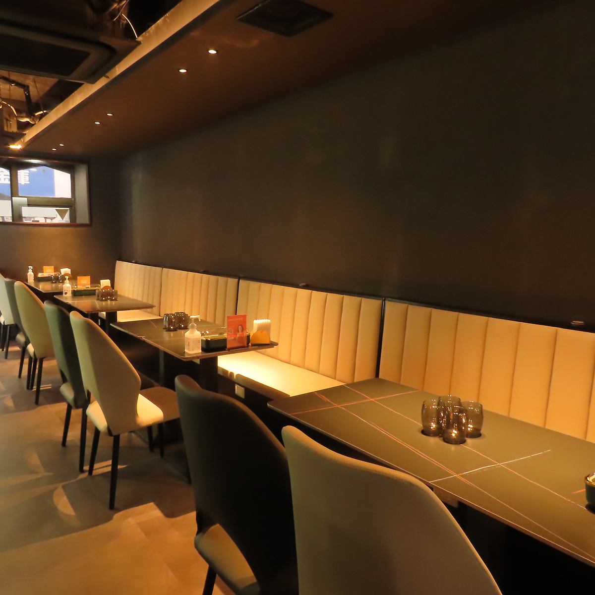 お洒落な内装の当店。女子会用のお得なクーポンもご用意♪