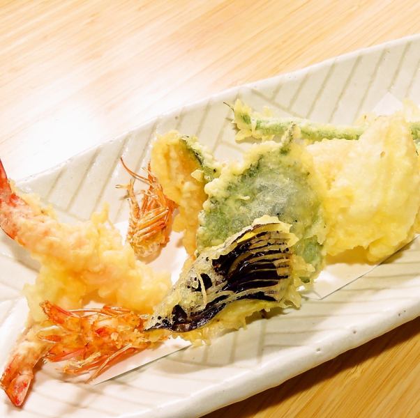 [5 kinds of seasonal vegetable tempura] 770 yen (tax included)
