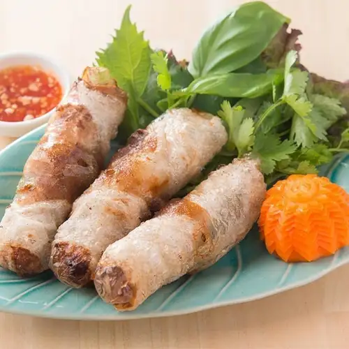 パリッとジューシーな「ベトナム風揚げ春巻き」780円！その他にも本場の味を種類豊富にご用意しています！