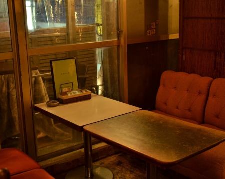 お店の奥のソファ席は半個室。4～6名様までご利用いただけます。同窓会やお祝いごとなどにおすすめ、パーティープランもございます！＊写真は異なる場合がございます。