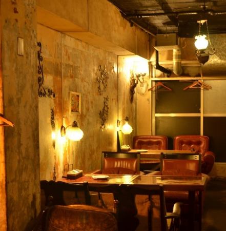 全席ソファの快適空間。のんびりとした気分で、ゆっくりとお食事やお飲み物を楽しめます。