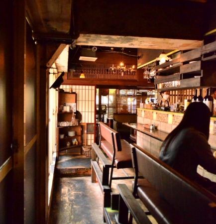 半貸切が10名様～、貸切が40名様～50名様までご利用いただけます。おすすめのパンの食べ放題付きのお食事コース2980円は2名様から貸切パーティまで承っております。