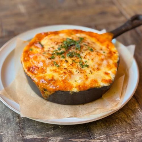 エビと揚げニョッキのトマトクリームグラタン