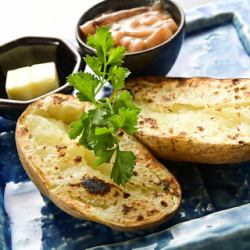 北海道じゃがバター塩辛添え/じゃが芋ガーリックチーズ焼き