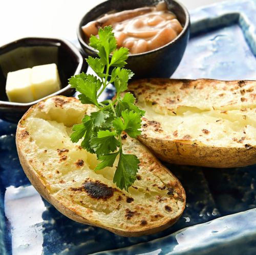 北海道じゃがバター塩辛添え/じゃが芋ガーリックチーズ焼き