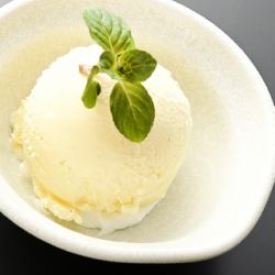 バニラアイス/ストロベリーアイス/抹茶アイス