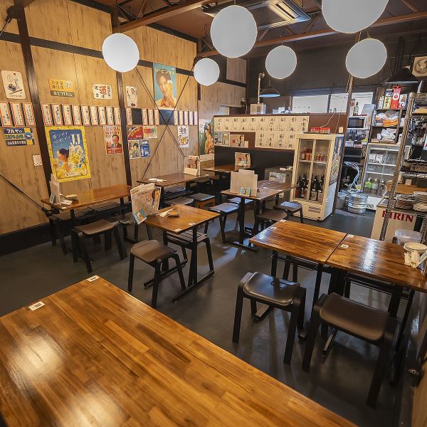 当店は様々なご利用方法に適応しています。お一人様でのご利用の際はカウンター席と立ち飲み席をご用意しています。テーブル席は2名、4名、6名の3パターンをご用意しています。そのためプライベートなお食事から宴会利用まで幅広くご利用いただけます！
