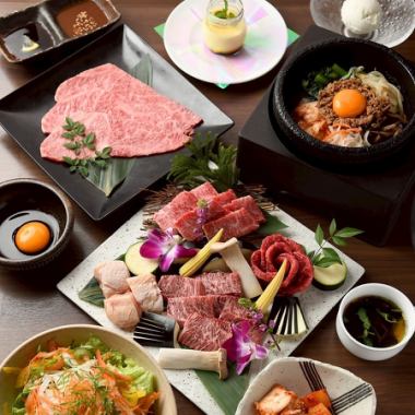 【周年纪念日和女生聚会的热门之选!】特色烤寿喜烧(烤日本牛肉、黑毛和牛、松阪牛肉、特制甜点)12道菜,5500日元(仅限食物)