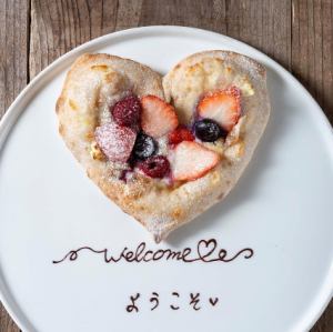 [March and April only] Premium course with mini heart-shaped pizza message plate available!