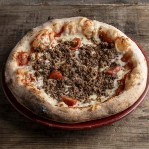 Spicy mince pizza