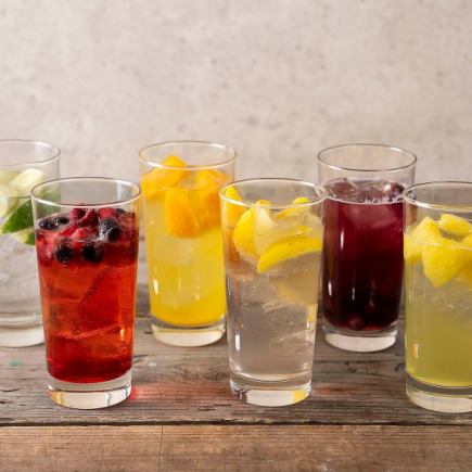 【120分鐘無限量享受高級套餐，包含所有菜餚、水果酸甜汁和生啤酒】共114道菜，5,800日圓（含稅）