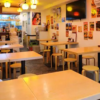 【ワイワイと賑やかな雰囲気が魅力の当店は、活気あふれる空間で楽しい時間をお過ごしいただけます】広々とした店内は、大人数での宴会に最適です◎貸切も承っており、最大30名様までご利用いただけますので、会社の歓送迎会や打ち上げ、各種パーティーにもぴったり。みんなで盛り上がりましょう!