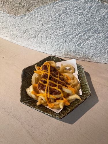 칠리 치즈 곱슬 감자
