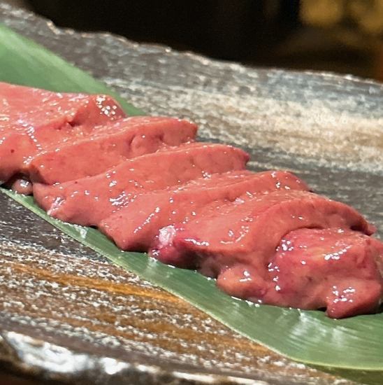 Meat dishes such as carefully selected fresh beef liver from Hokkaido are also available.