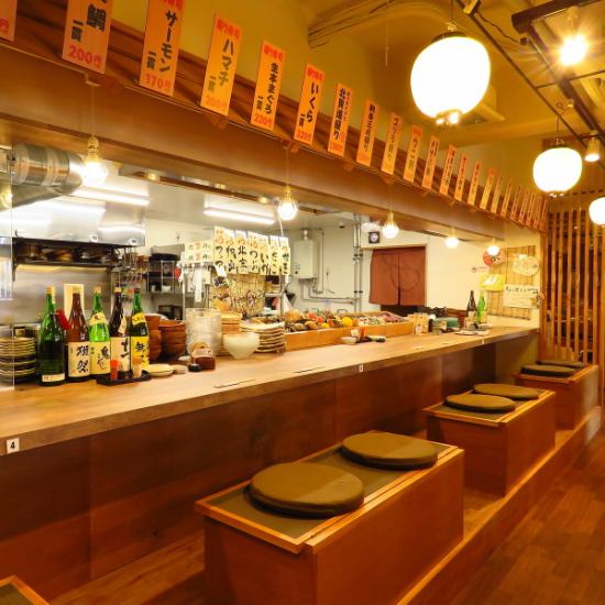 Counter seats where the craftsmanship shines! Enjoy a quick drink after work♪