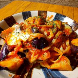 揚げナスとモッツァレラのトマトソース