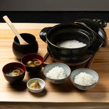 名物料理と土鍋ご飯のコース!生ビール付き2時間飲み放題!