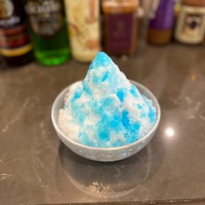 蓬松的蓝色夏威夷刨冰