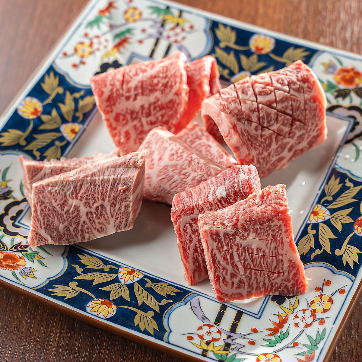 Please enjoy our yakiniku (Japanese BBQ) made with carefully selected Yamagata beef (female) and local Yamato vegetables!