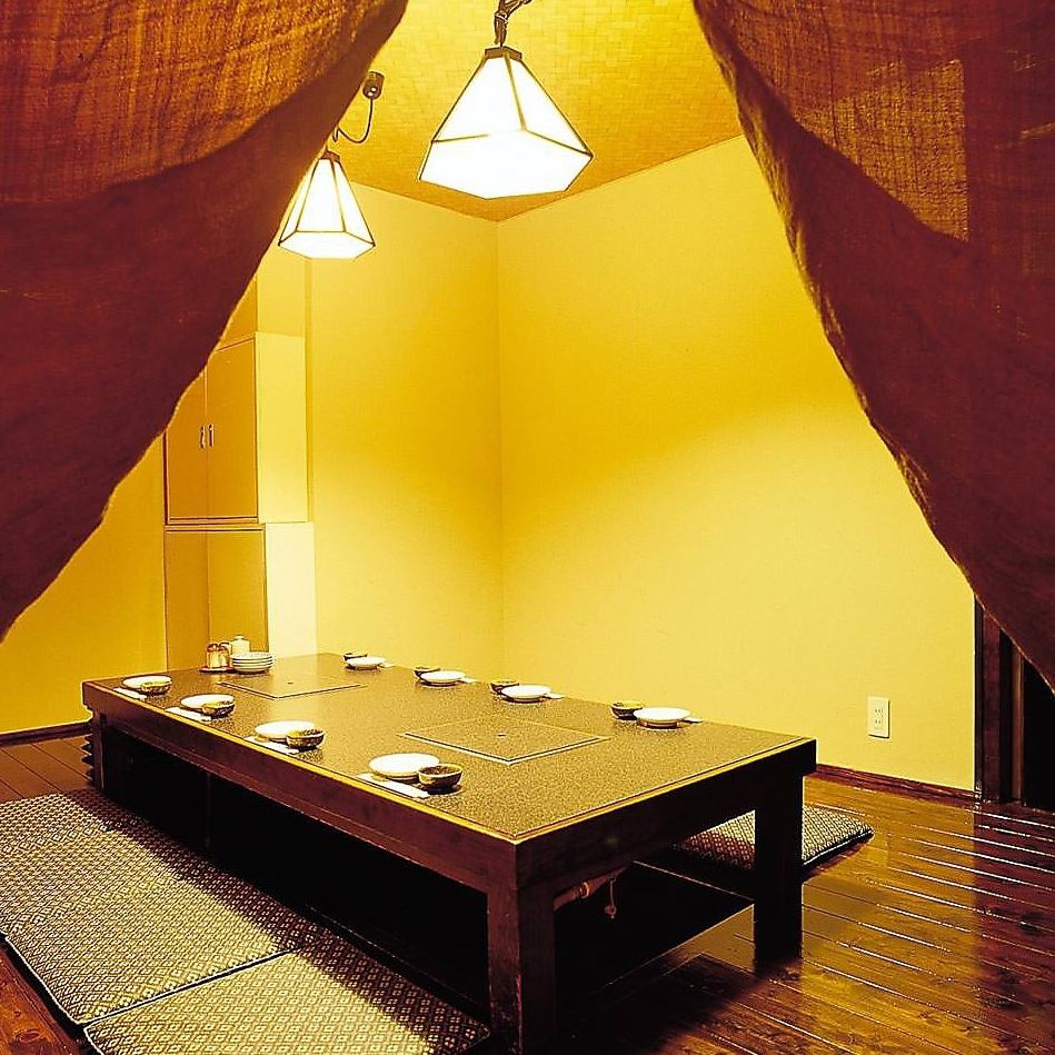 Private sunken kotatsu rooms for 4-8 people and tatami rooms for larger groups.For entertaining and hospitality☆