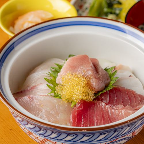 ランチの定番！鮮魚の海鮮丼定食◎