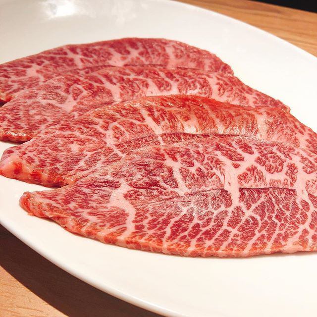 We offer [Nationally Selected Kuroge Wagyu Beef] 12 dishes for 5,000 yen (all-you-can-drink included).
