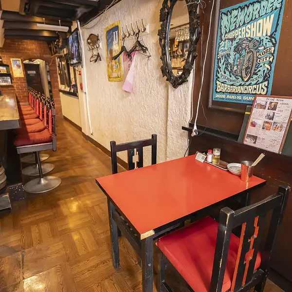 14名様から最大20名様までの店舗貸切に対応！歓送迎会や各種飲み会、女子会など集まりに最適なレイアウトです。ワイワイ賑やかに楽しめる空間で、特別な宴会を演出いたします。お席のご要望や人数・ご予算など、どんな利用シーンでも気軽にご相談ください！