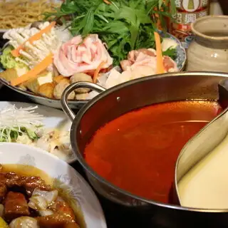 麺食べ放題！火鍋コース2色スープ(麻辣担＆鶏だし豆乳)＋3品120分(90分L.O)飲み放付6000円(税込)