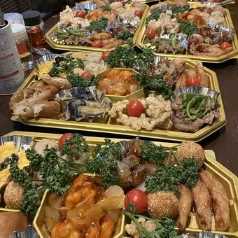 오드불 예약 가능합니다.1인 2500엔(부가세 포함)(4분~) 용기대 별도 500엔(부가세 포함)