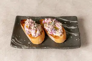 ツナと柴漬けのブルスケッタ