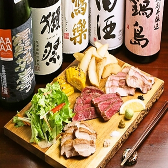 我們著重於60多種創意日本料理，以及90多種清酒♪
