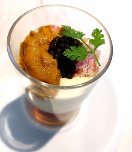 [No.1 in popularity] Caviar, sea urchin, crab, lobster jelly and cauliflower fondant