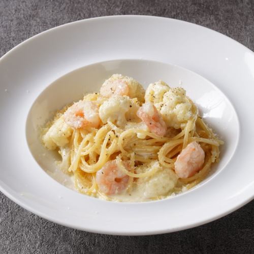 Shrimp and cauliflower cream