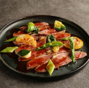 マグレ鴨胸肉のロースト ～爽やかなリモンチェッロソース～