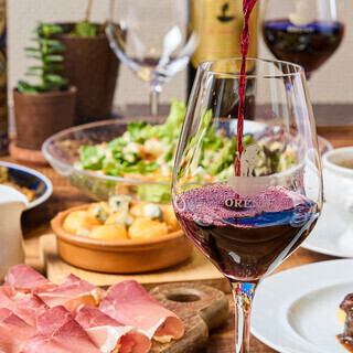 【休闲】推荐女生聚会。享受轻松的餐饮和饮品，更有无限畅饮套餐。