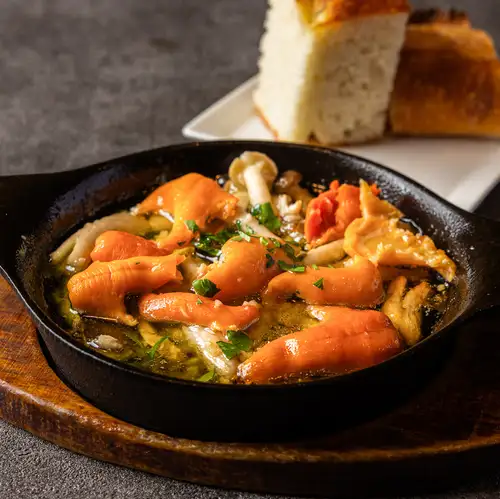 Ajillo with geoduck clams and mushrooms