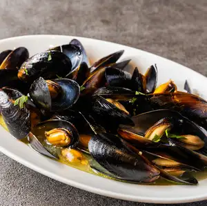 Steamed mussels in white wine, Sardinian style.